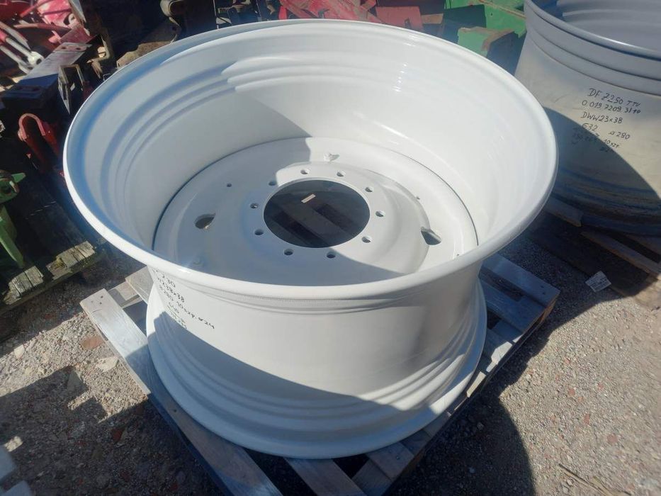 Felga tył 23x38 New Holland T7.230