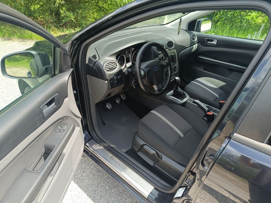 Ford Focus 2.  1.6 бензин