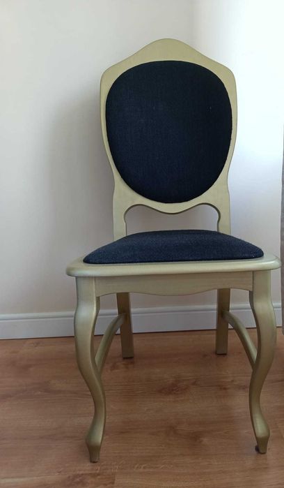 Krzesła tapicerowane drewniane