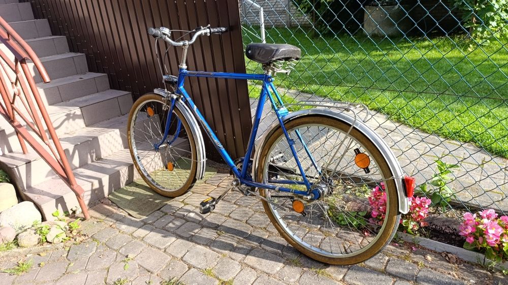 Rower stary z ramą.