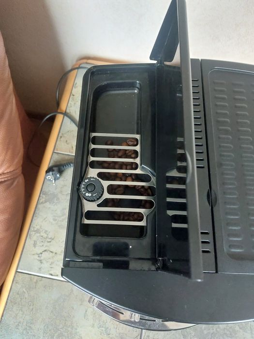 Кофемашина DeLonghi ESAM 3000 B Magnifica