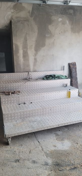 Escadas moveis em aluminio