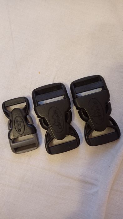 Klamry do plecaka Campus