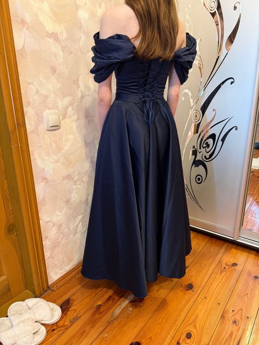 Випускна сукня атласна