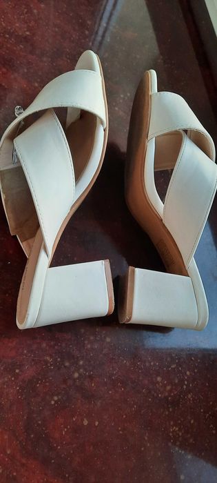 Buty letnie na obcasie białe na klocku