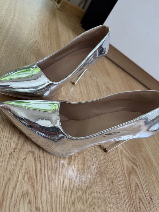 Sprzedam nowe szpilki!