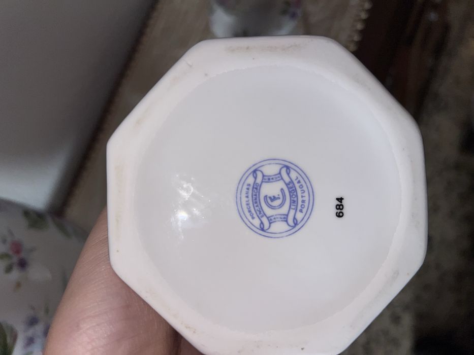 Conjunto de loiça antiga