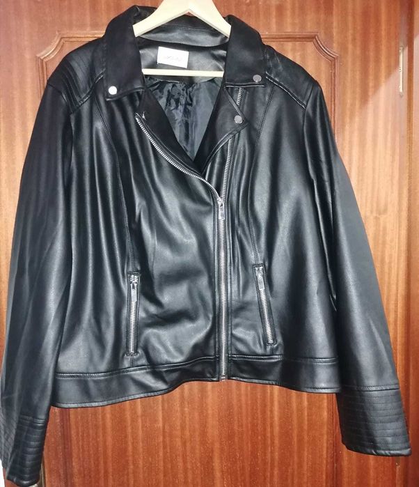 Blusão Preto em bom estado