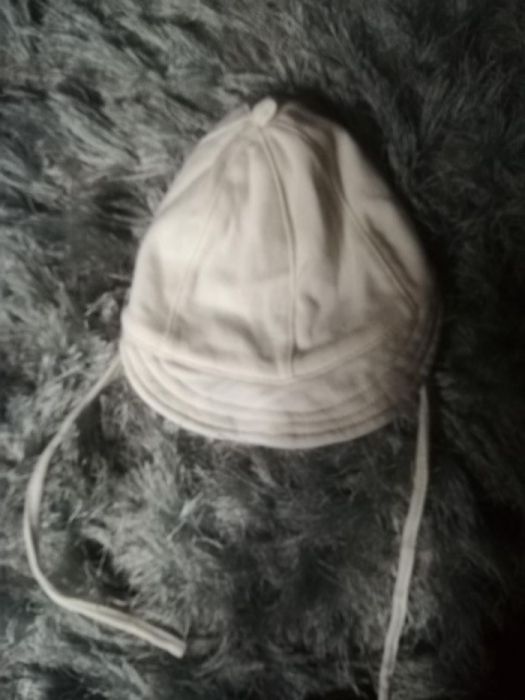 Czapka biała  chłopięca