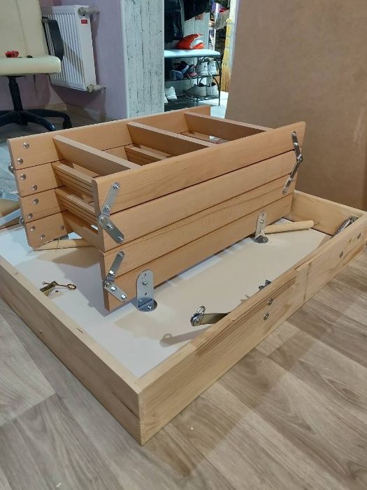 Сходи на горище. Чердачные лестницы под заказ. Лестница на чердак.