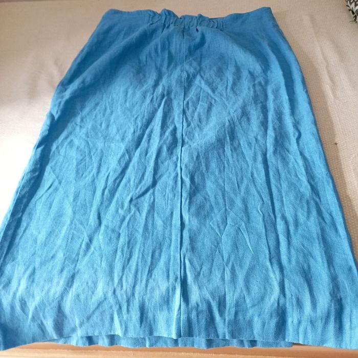 Saia comprida, aberta, em Linho, azul, Mango.