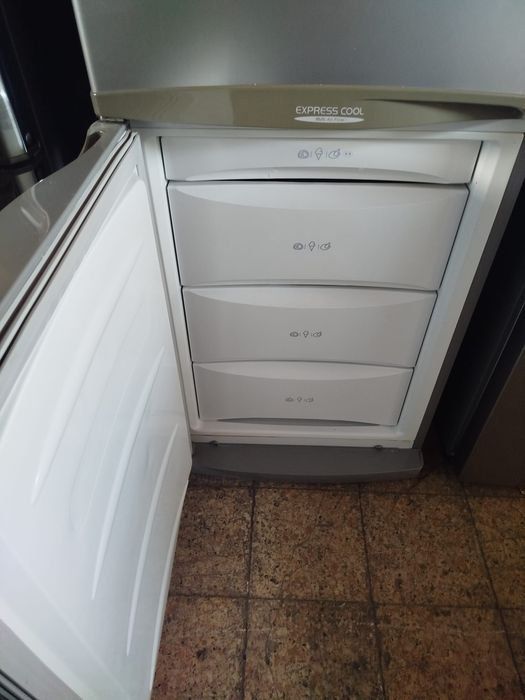 Frigorífico combinado LG inox