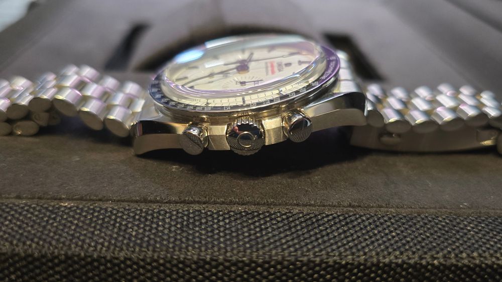Omega Speedmaster White 310.30.42.50.04.001