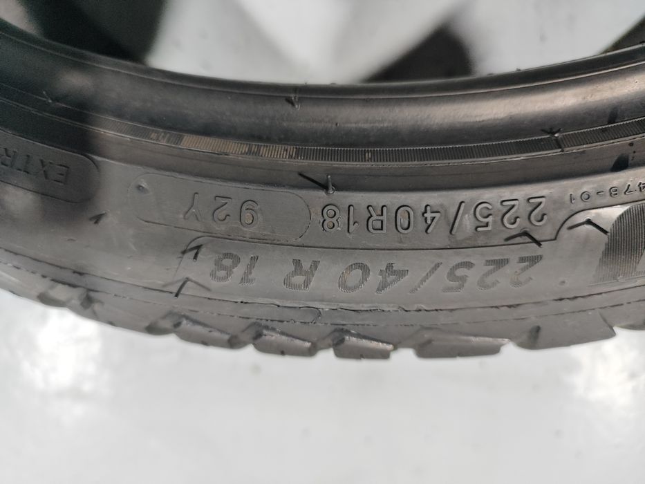 2 pneus semi novos 225-40R18 Michelin - Oferta dos Portes