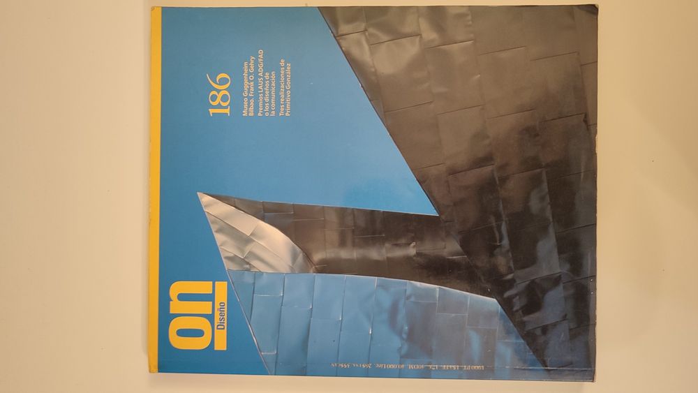 Revista On Diseno 186 - Frank O. Gehry
Em espanhol e inglês