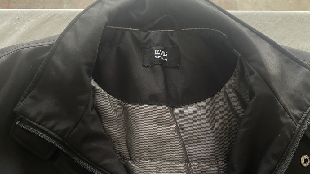 Blusão da marca Izaris Sportswear