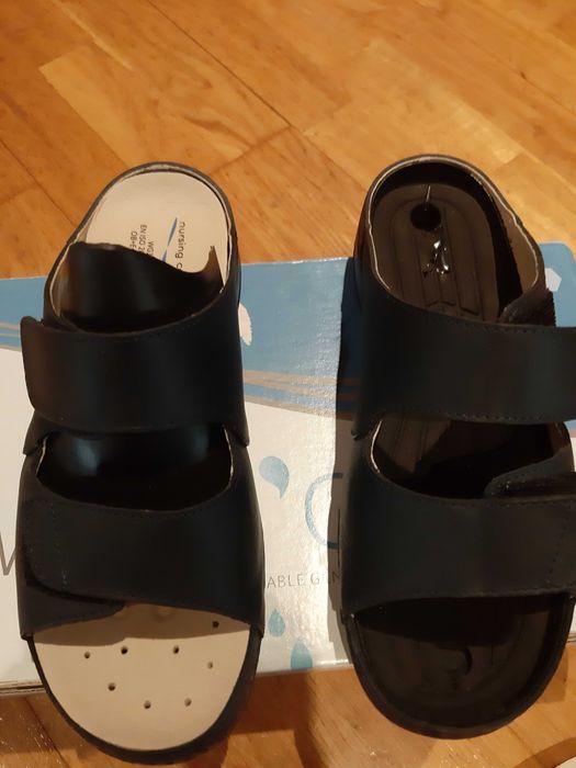Vendo chinelos novos