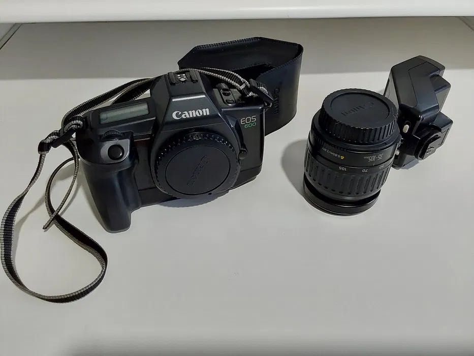 Máquina Fotográfica Analógica CANON EOS 600