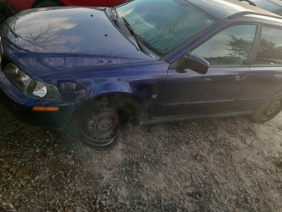 VOLVO V40 1.8 benzyna 116km 2003r. z de skóra