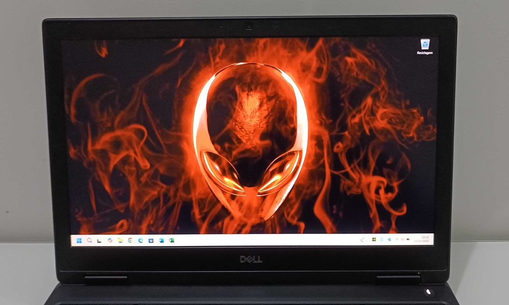 Dell Precision 15 7530-Ecrã 15.6FHD/i7/NVME/32GB RAM/Gráfica Nvidia