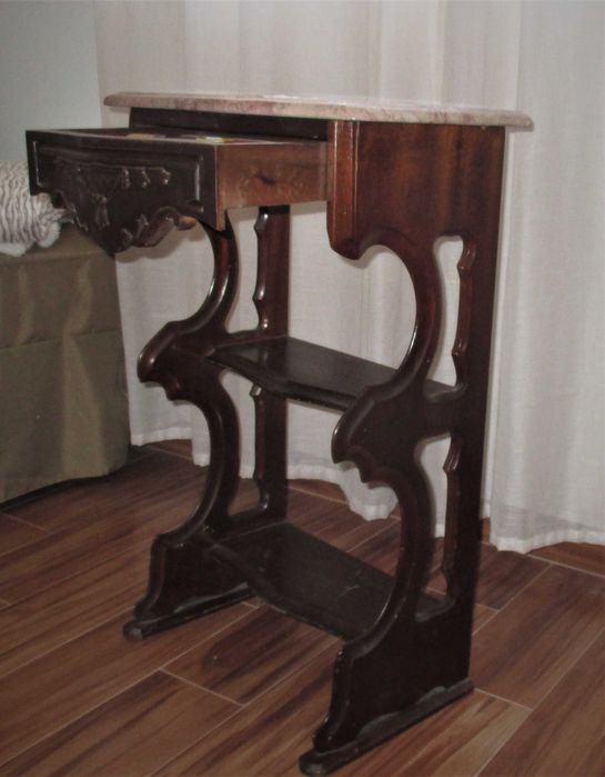 Vendo cama de casal em madeira + 1 mesa de cabeceira à escolha