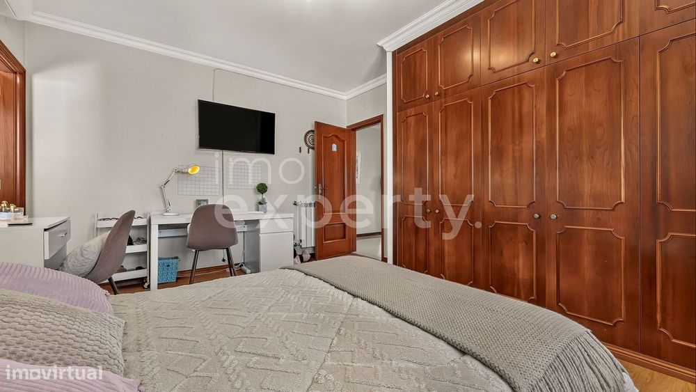 Moradia com 3 suites e piscina coberta a 10 min das praias da Ericeira