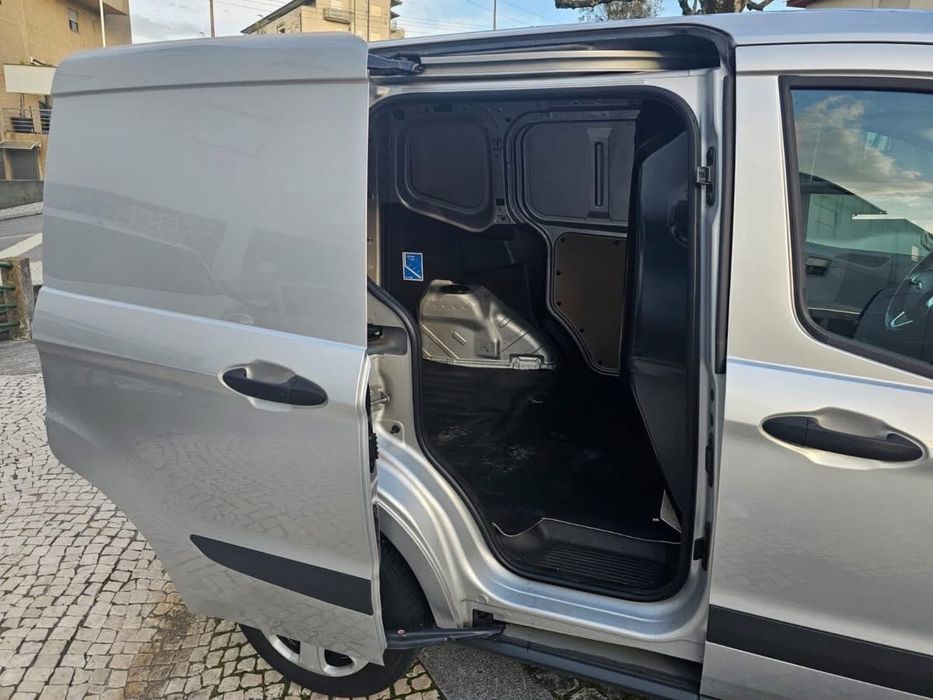 Ford Transit courier