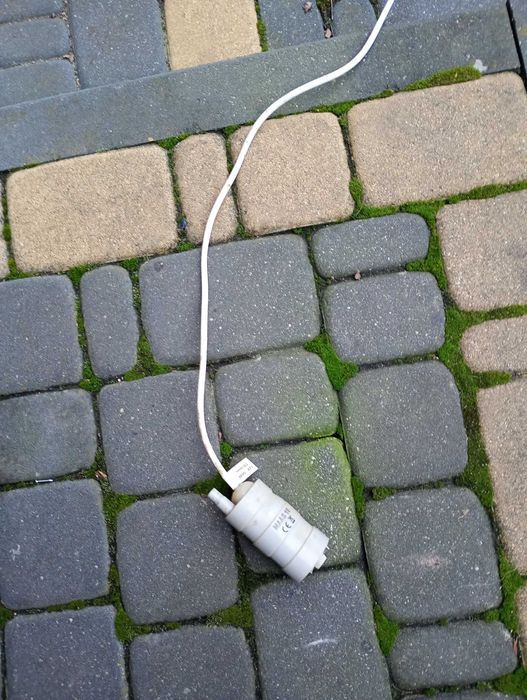 Zbiornik wody z pompką