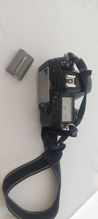 Nikon D 3000 com duas baterias originals