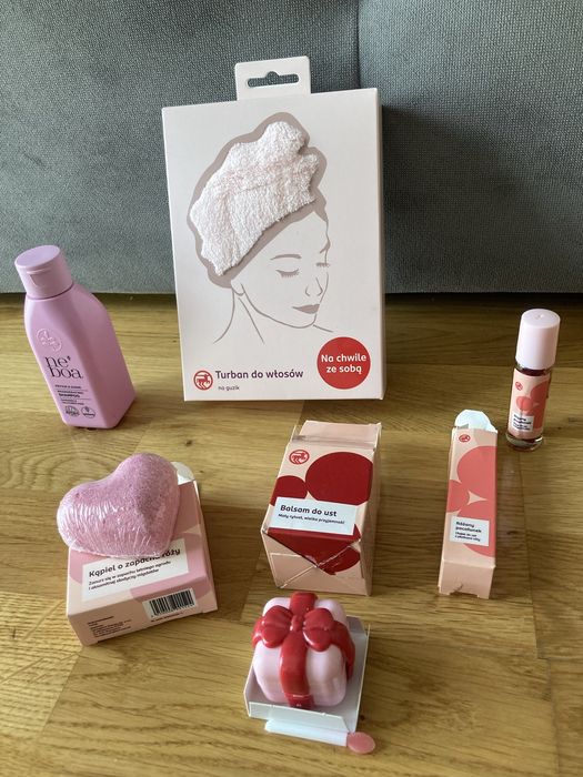 Mix kosmetyków nowych Rossmann szampon,blyszczyk itp