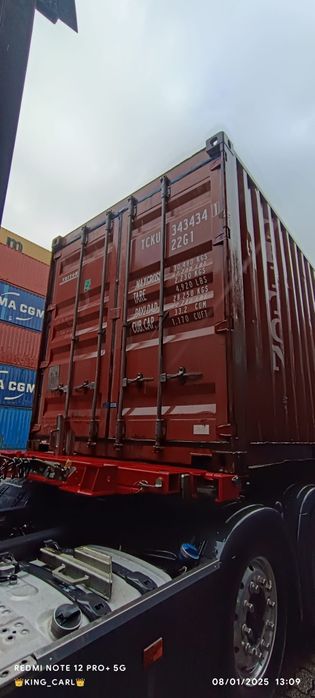 Contentores usados e novos