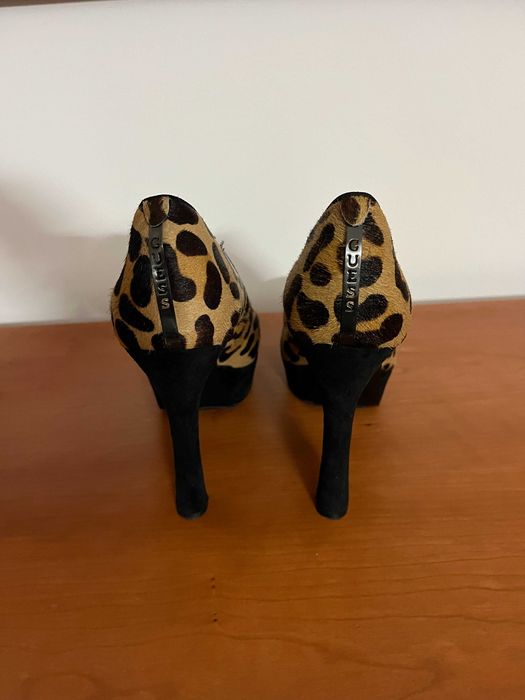 Guess: Sapatos Salto Alto (Tam 39)