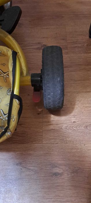 Продам велосипел с родительской ручкой