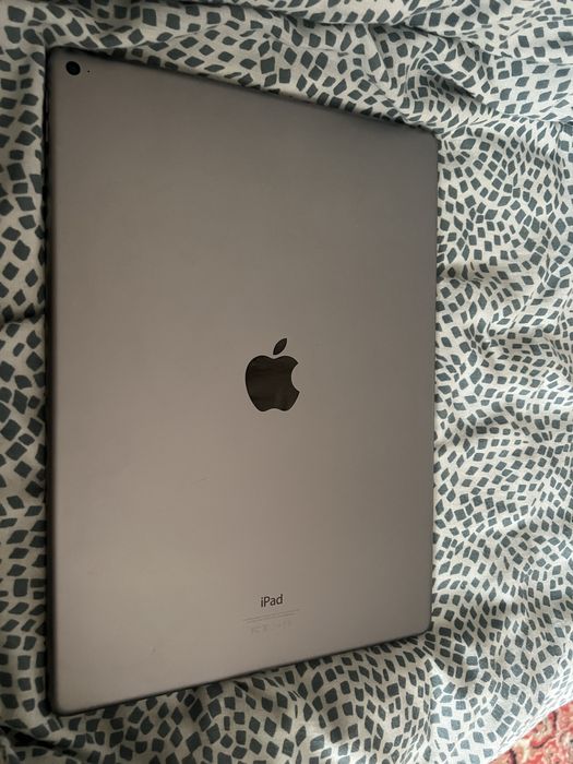 СРОЧНО! iPad Pro 12.9″ 128GB Wi-Fi —очень хорошее состояние