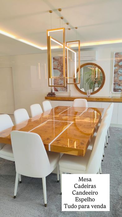 Venda conjunto de mesa de sala e cadeiras e restantes artigos a parte ou junto