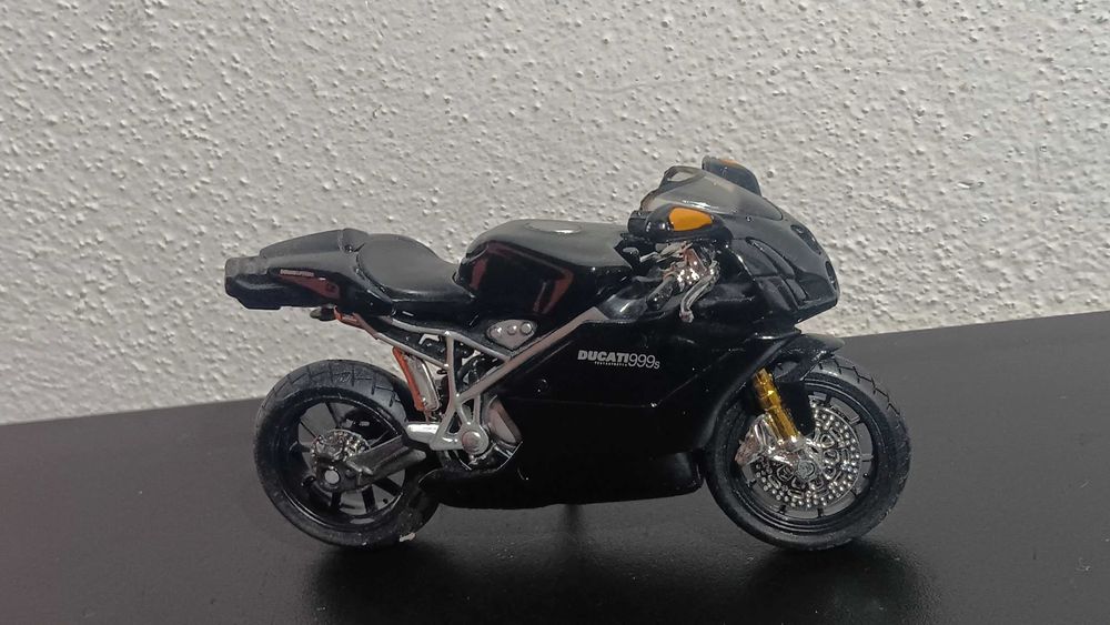 Miniaturas de motos 1/18