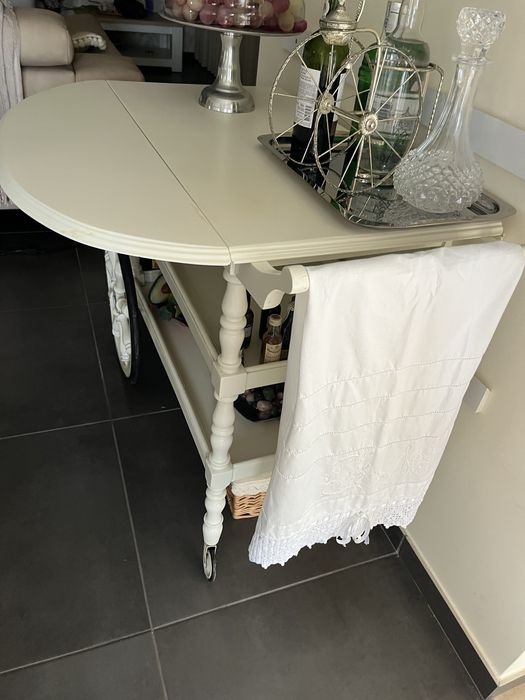 Carrinho bar com mesa de abas rebativeis  madeira massica lacado