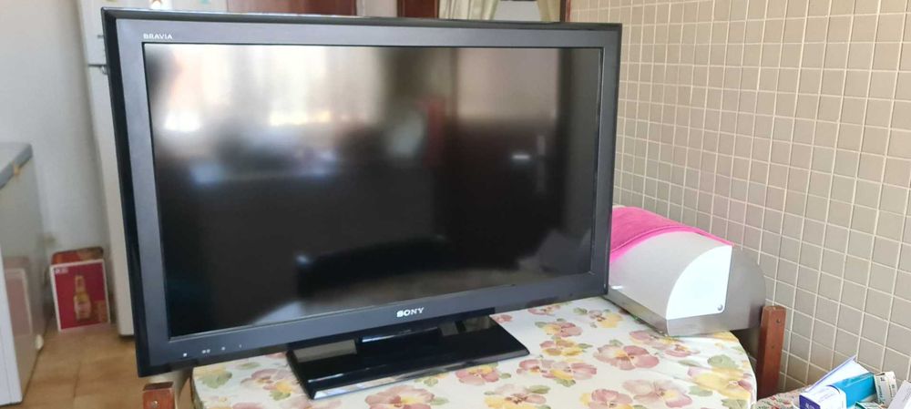 TV LCD SONY 37" como nova.