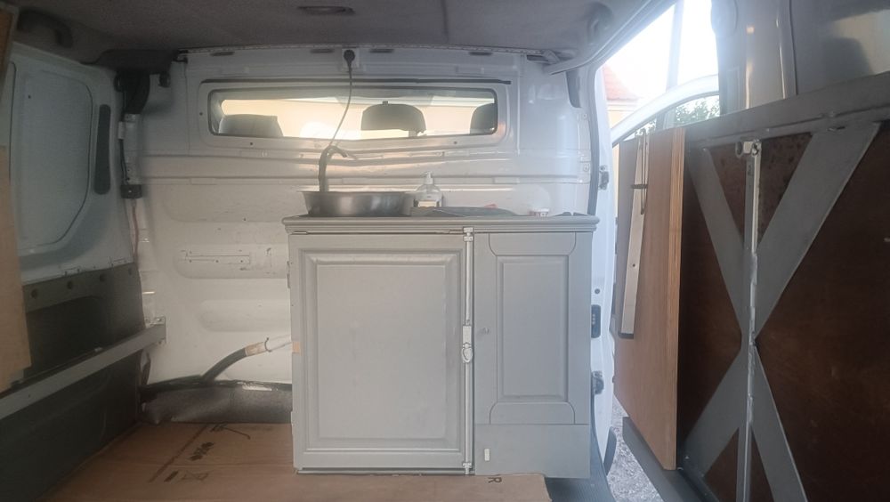 Opel Vivaro -  homolgada para especial dormitório