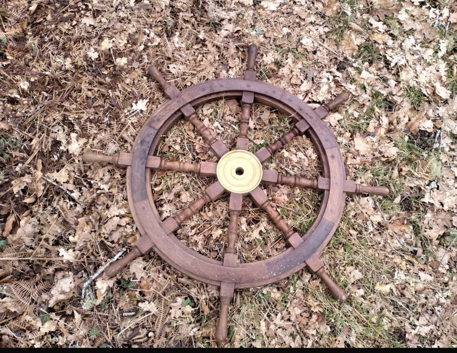 Великий Штурвал  з червоного дерева та латуні