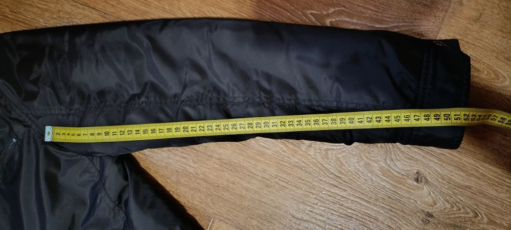 Продам  куртку розмір 48-50.