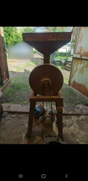 Продам зерно дробилку