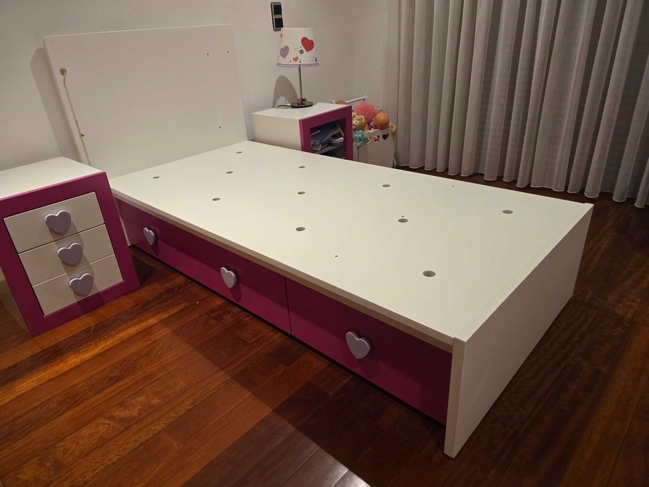 Mobília quarto menina com berço convertível em cama