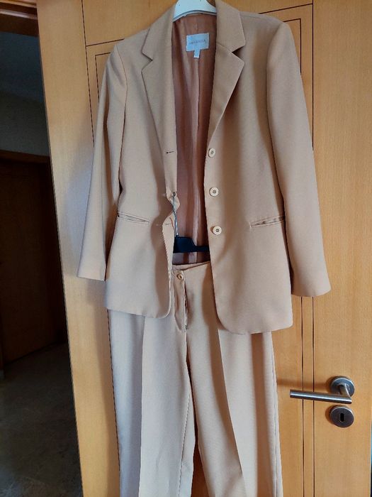 Blazer e calcas  Ana sousa creme CTT grátis