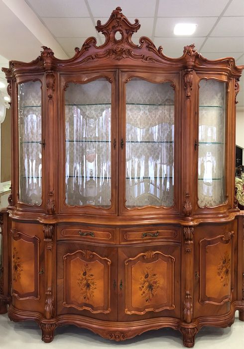 Сервант для гостинної