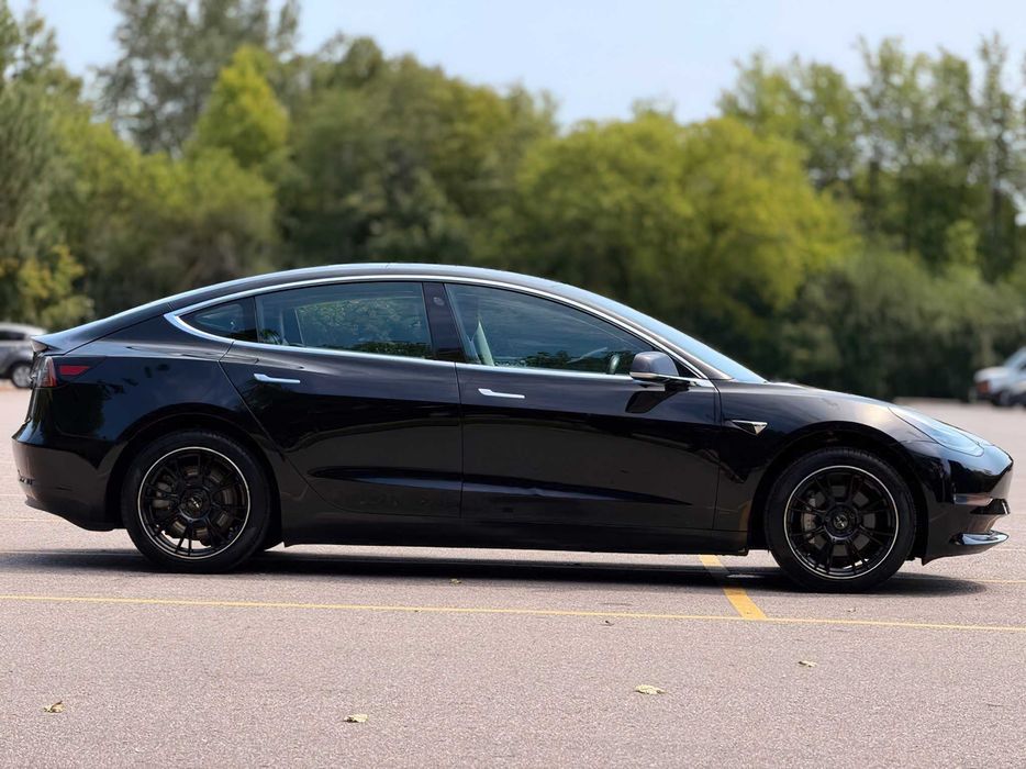Tesla Model 3      2018