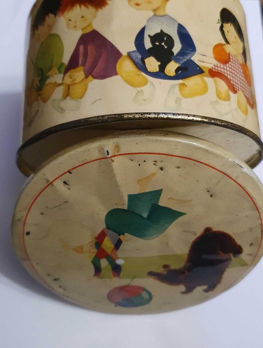 Belíssima caixa / lata muito antiga e rara, com motivos infantis