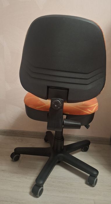 Продам десткое копьютерное  кресло