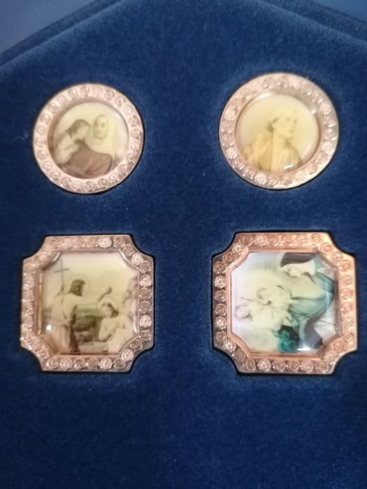 Coleção de medalhas banhadas a ouro