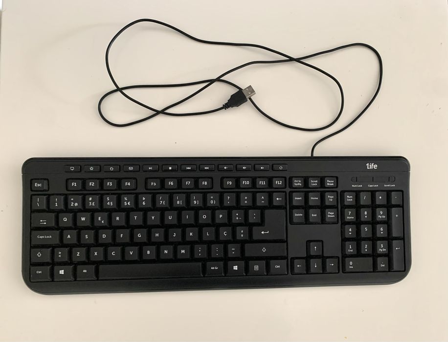 Teclado marca 1Life cabo USB